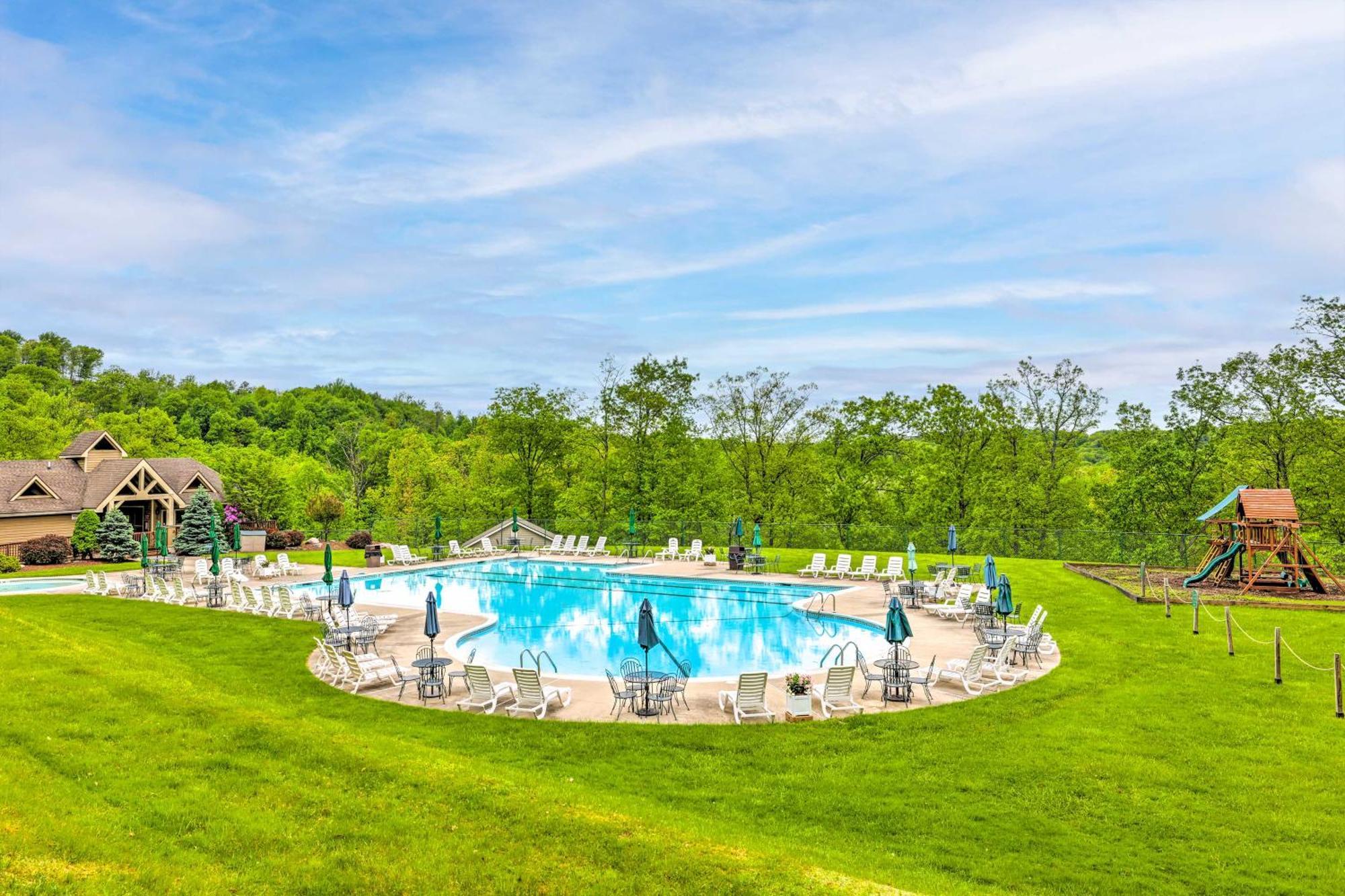 Modern Family Less Than 1 Mi To Camelback Resort! Holiday home Tannersville
