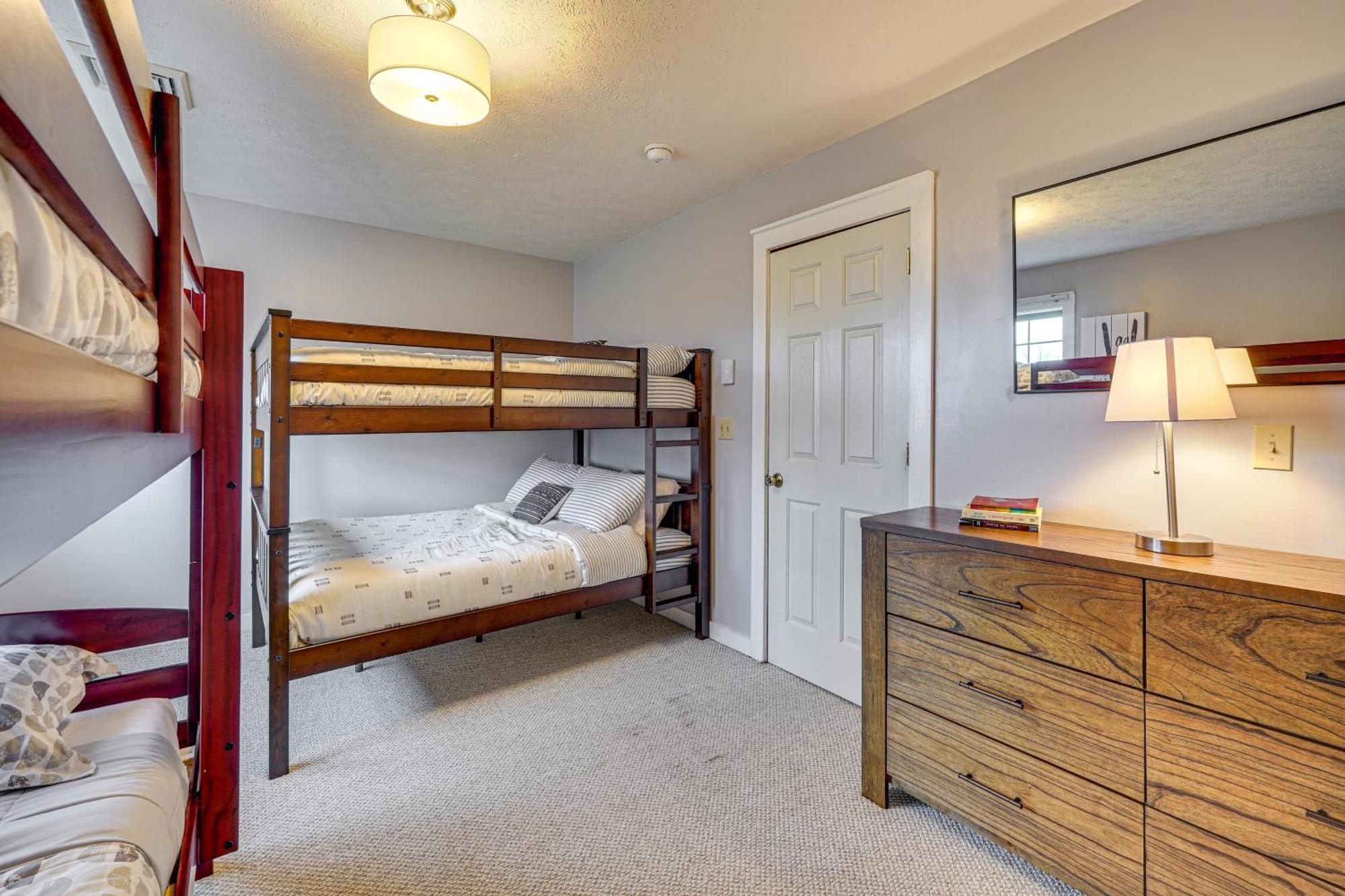 Modern Family Less Than 1 Mi To Camelback Resort! * Tannersville