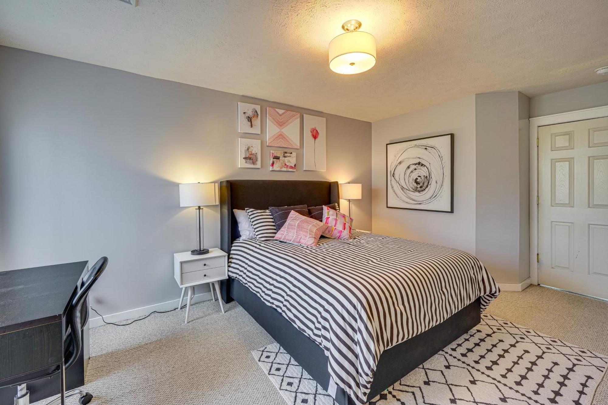 Modern Family Less Than 1 Mi To Camelback Resort! Holiday home